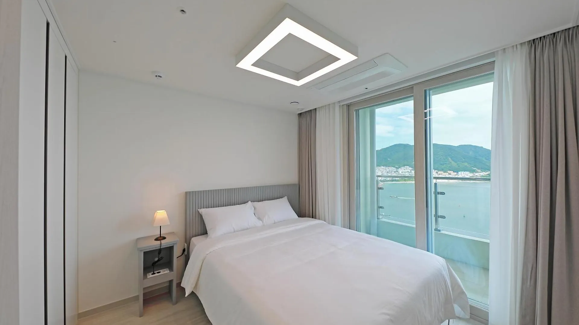 Elmomento Songdo Apartment Busan 0*,  South Korea